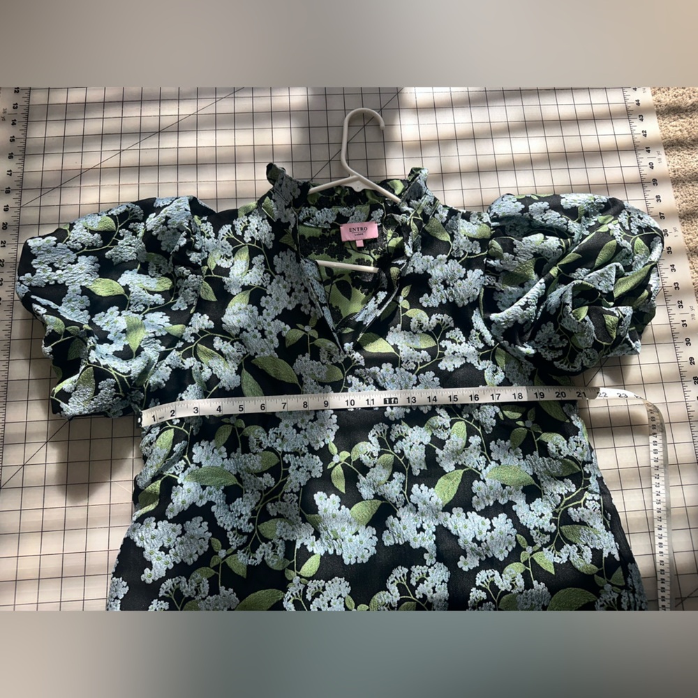 Entre Black Floral Ruffle detail dress with hydrangea brocade Large - Picture 8 of 9